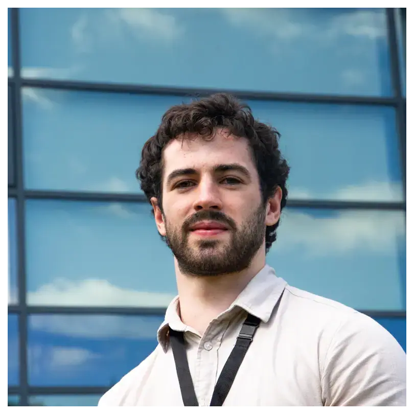 Portrait photo of Iarla